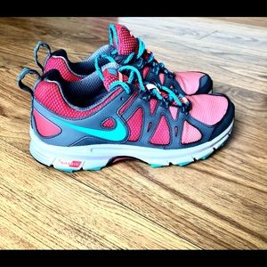 🔥NIKE AIR WOMENS ALVORD 10 HIKING TRAIL SHOE. Size 8.